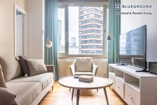 635 W 42nd St in New York, NY - Building Photo