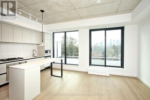 1720 Bayview Ave in Toronto, ON - Building Photo