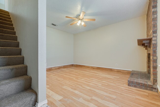 730 Bluebonnet Dr-Unit -Unit C in Keller, TX - Foto de edificio - Building Photo