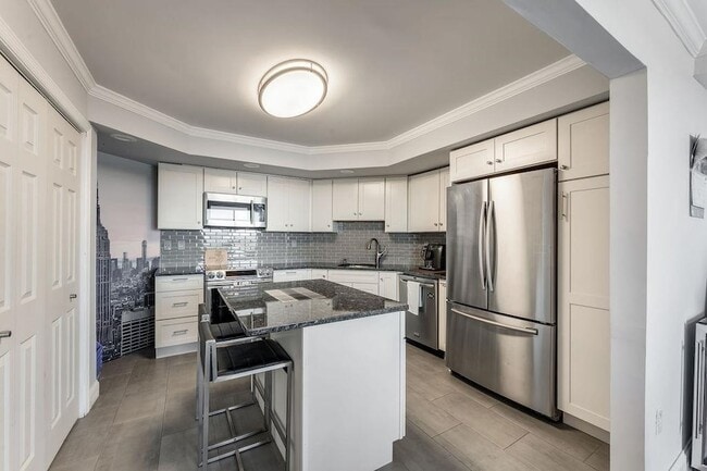 2110 Harmon Cove Tower, Unit Penthouse in Secaucus, NJ - Foto de edificio - Building Photo