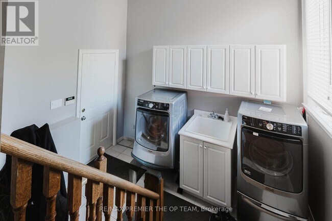 56 Park Ridge Dr in Vaughan, ON - Building Photo - Building Photo