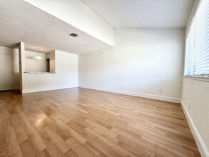 750 E 5th St, Unit 33 in Azusa, CA - Building Photo - Building Photo