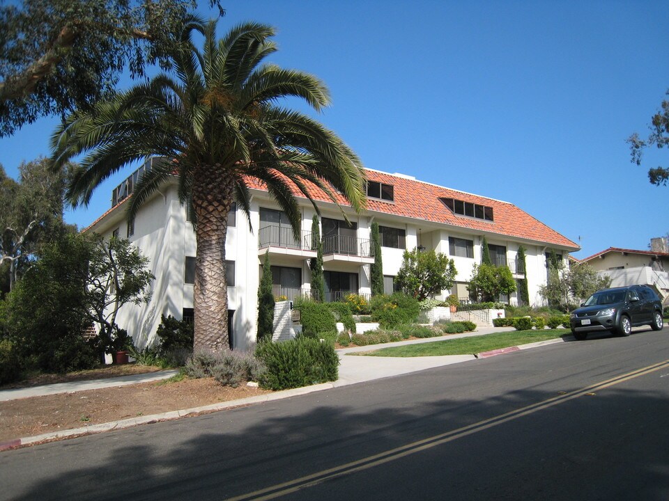 300 Vía Corta in Palos Verdes Estates, CA - Building Photo