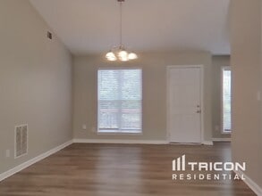 5562 Katherine Village Dr in Ellenwood, GA - Foto de edificio - Building Photo