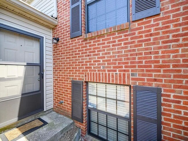 2526 Knightsbridge Ln in Lexington, KY - Building Photo - Building Photo
