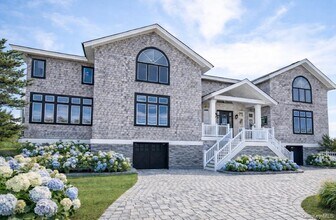 605 Dune Rd in Southampton, NY - Building Photo - Building Photo