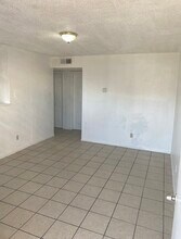 106 Ave H, Unit #10 in Hereford, TX - Foto de edificio - Building Photo