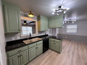 7030 Elk Canyon Rd in Oklahoma City, OK - Building Photo - Building Photo