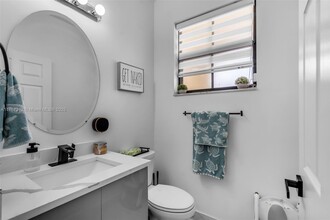 3327 W 106th Ter in Hialeah, FL - Building Photo - Building Photo