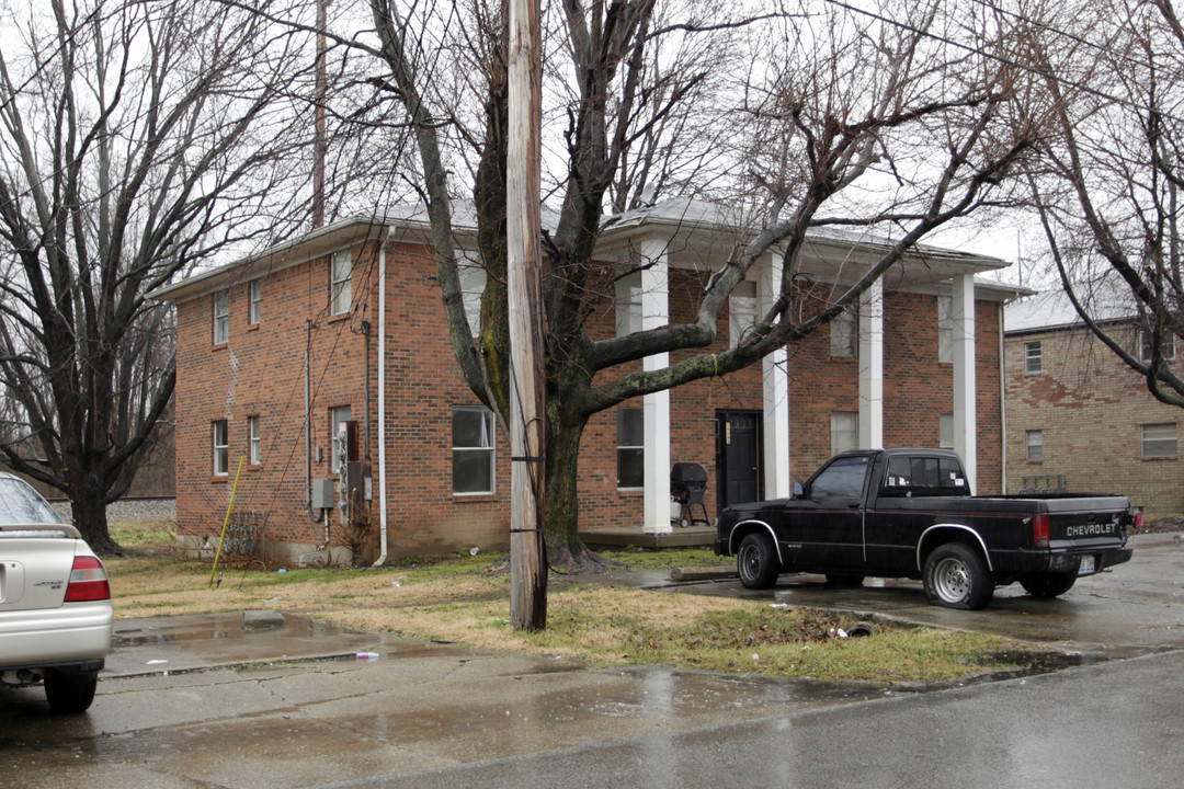 10408 Greentree Ln in Louisville, KY - Building Photo