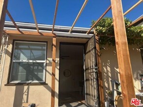 1756 Glendon Ave in Los Angeles, CA - Building Photo - Building Photo