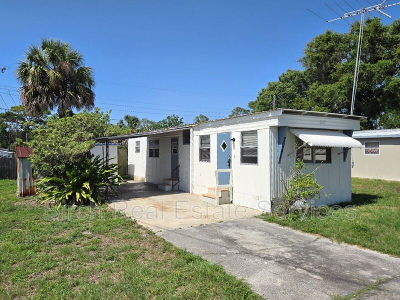 7041 Lofty Dr in Port Richey, FL - Building Photo