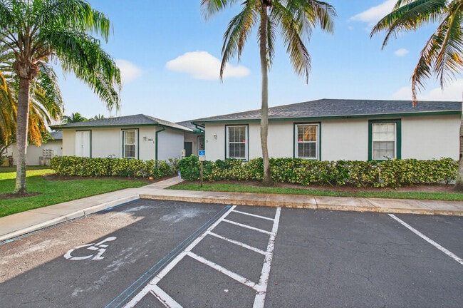 3162 Via Poinciana in Greenacres, FL - Building Photo - Building Photo