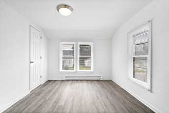 102 S West St in Alexandria, IN - Foto de edificio - Building Photo