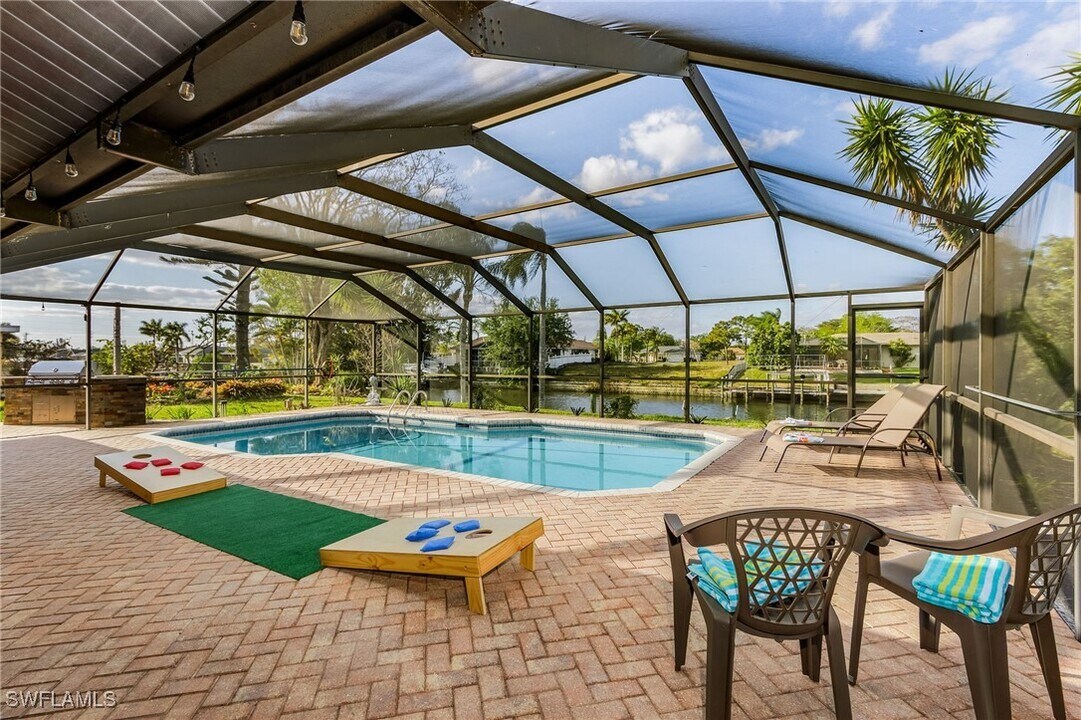 201 SE 28th Terrace in Cape Coral, FL - Building Photo