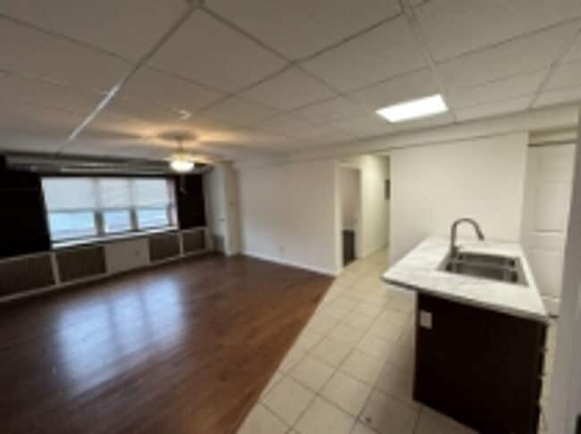 property at 811 W Springfield Ave