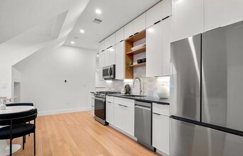 93 Cowper St, Unit 3 in Boston, MA - Foto de edificio - Building Photo