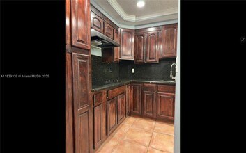 650 NW 210th St in Miami, FL - Building Photo - Building Photo