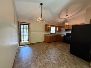1013 Chippendale Rd in Kingsport, TN - Building Photo - Building Photo