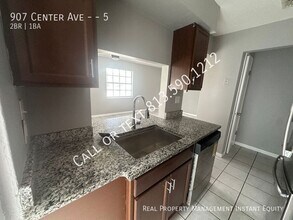 907 Center Ave in Haines City, FL - Foto de edificio - Building Photo