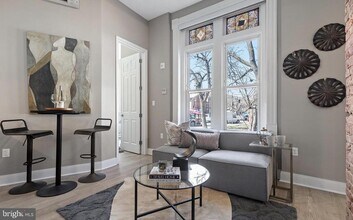 459 Massachusetts Ave NW in Washington, DC - Foto de edificio - Building Photo