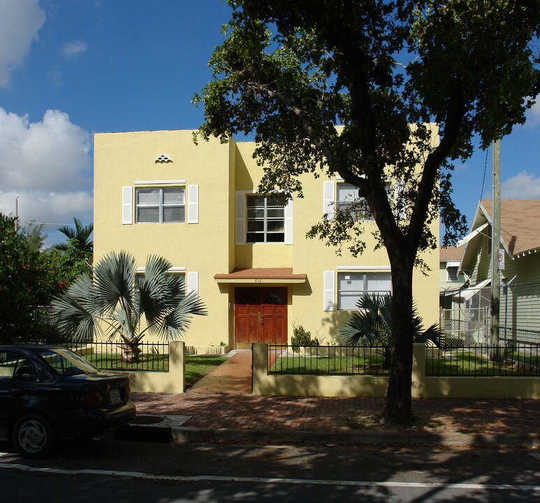 852 SW 13th Ave in Miami, FL - Building Photo