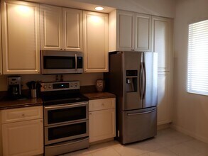 16 Harbour Isle Dr W-Unit -105 in Fort Pierce, FL - Foto de edificio - Building Photo