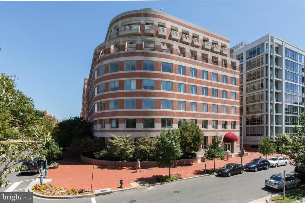 1275 25th St NW in Washington, DC - Building Photo