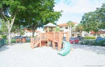 9863 Nob Hill Ln in Sunrise, FL - Building Photo - Building Photo