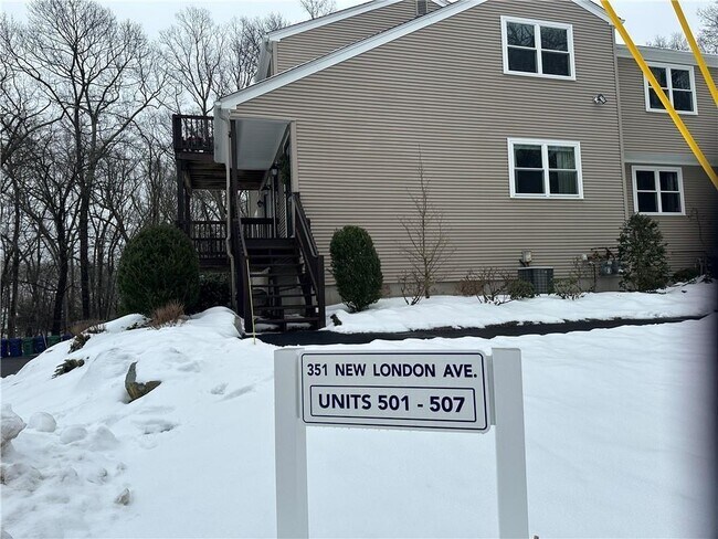 351 New London Ave in Warwick, RI - Building Photo - Building Photo