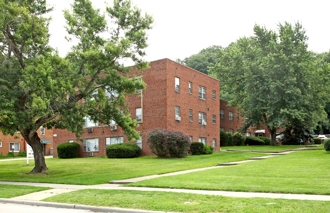 Rainbow's End II Apartments in Euclid, OH - Building Photo - Building Photo