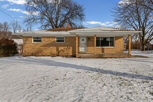 46730 Romeo Plank Rd in Macomb, MI - Building Photo