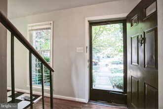 4419 Chase Park Ct in Annandale, VA - Foto de edificio - Building Photo