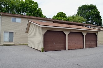 200-210 W Wesley Dr in O'Fallon, IL - Building Photo - Building Photo