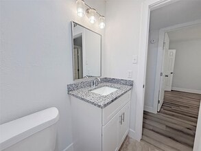 1016 E Walker St in League City, TX - Building Photo - Building Photo