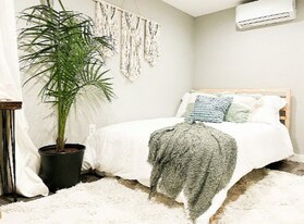 5730 SE 77th Ave in Portland, OR - Building Photo