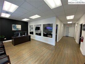 875 Mt Jefferson Rd in West Jefferson, NC - Building Photo