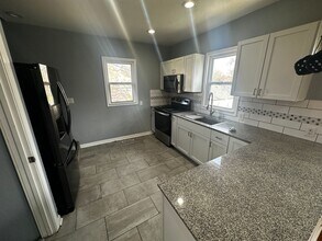 215 E Cherry St in St. Joseph, MO - Building Photo - Building Photo