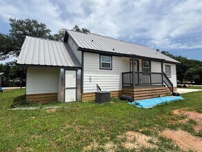 2706 Sledge St in Waller, TX - Building Photo - Building Photo