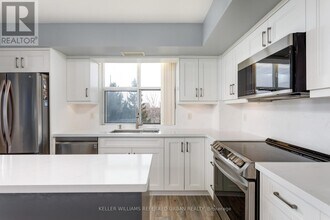 2500 Rutherford Rd in Vaughan, ON - Building Photo - Building Photo