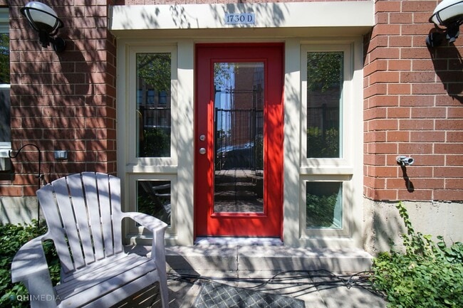 1730 W Terra Cotta Pl in Chicago, IL - Building Photo - Building Photo