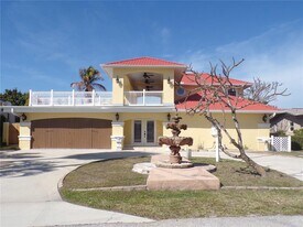 179 Maria Ct in Punta Gorda, FL - Building Photo