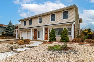 29 Donna Lane in Lido Beach, NY - Building Photo - Building Photo