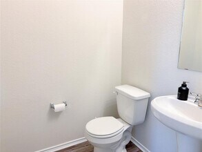 240 Cherry Vine Dr in Buda, TX - Building Photo - Building Photo