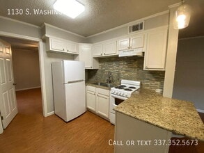 1130 S Washington St in Lafayette, LA - Building Photo - Building Photo