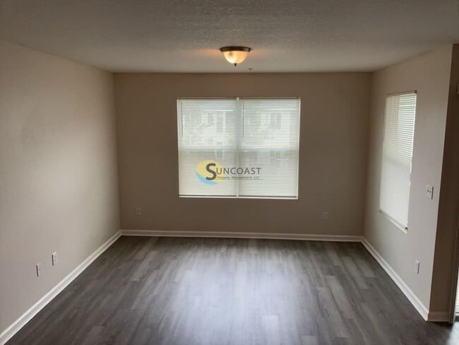 9145 Western Way in Jacksonville, FL - Building Photo - Building Photo