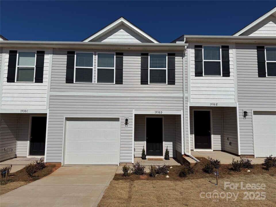 1938 Tranquility Cir in Newton, NC - Building Photo