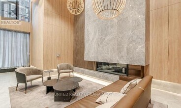 252 Church St in Toronto, ON - Building Photo - Building Photo