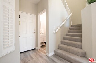 596 Fenwick Way in Simi Valley, CA - Building Photo - Building Photo