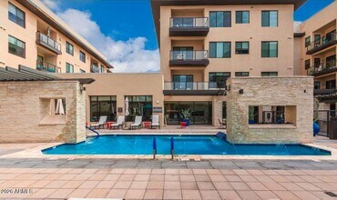 7300 E Earll Dr in Scottsdale, AZ - Foto de edificio - Building Photo